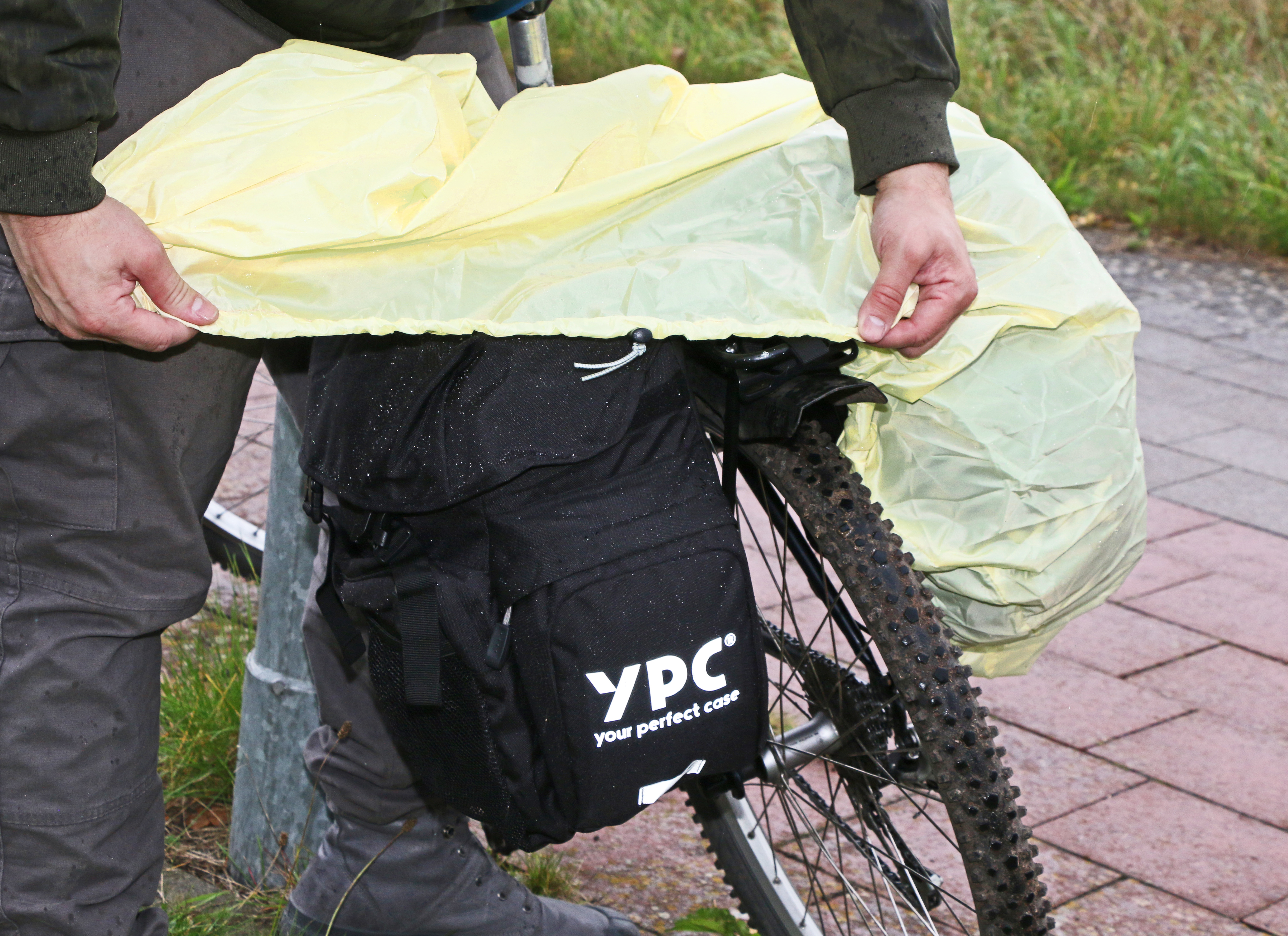 "Outrider" Fahrradtasche für Gepäckträger XL, 42L, wasserabweisend, 50x35x35cm, Schwarz