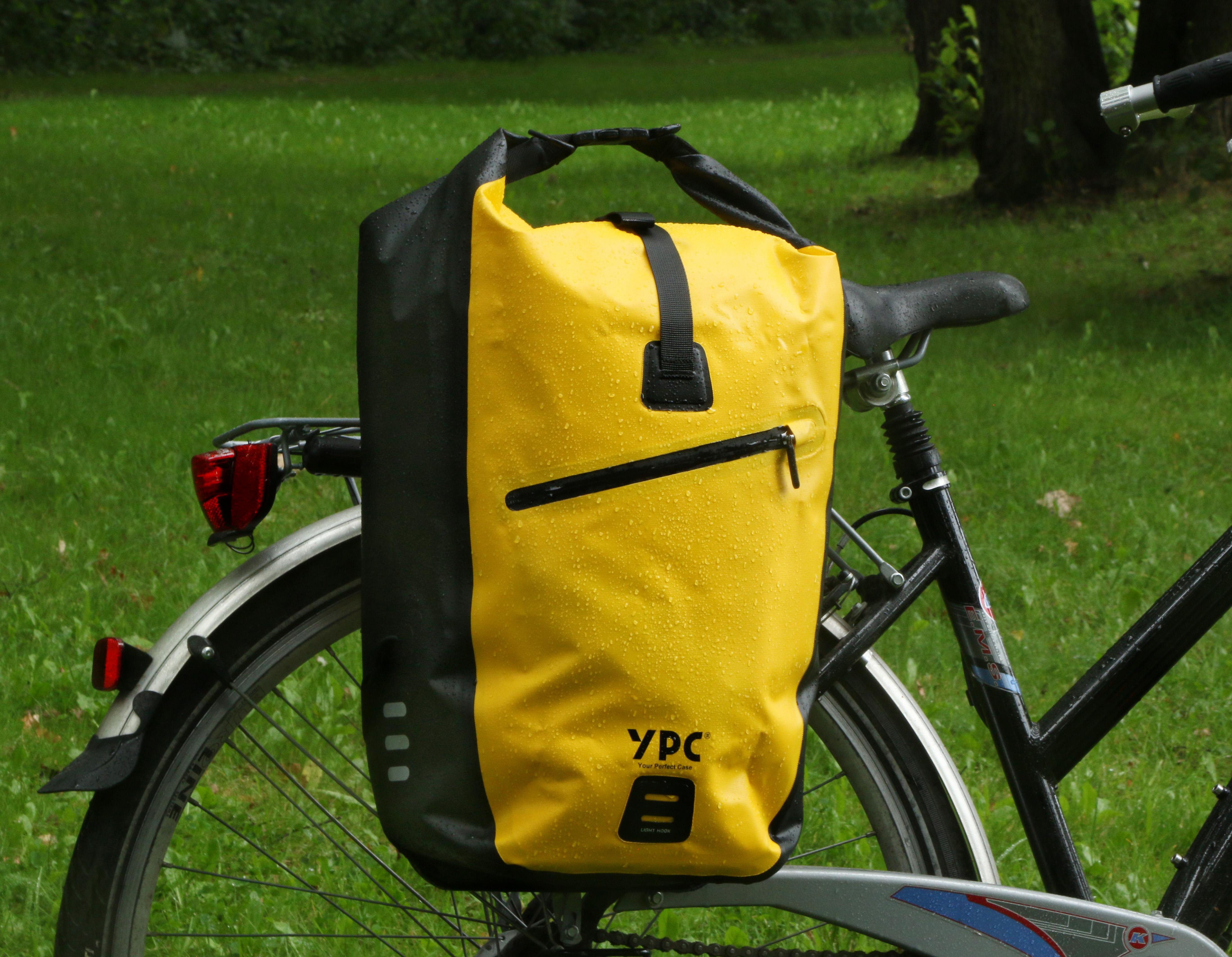 "Traveller" Bicycle pannier bag for rear rack XL, 27L, waterproof, shoulder bag with strap and handle, side pocket with click system, 55x35x20cm, yellow-black