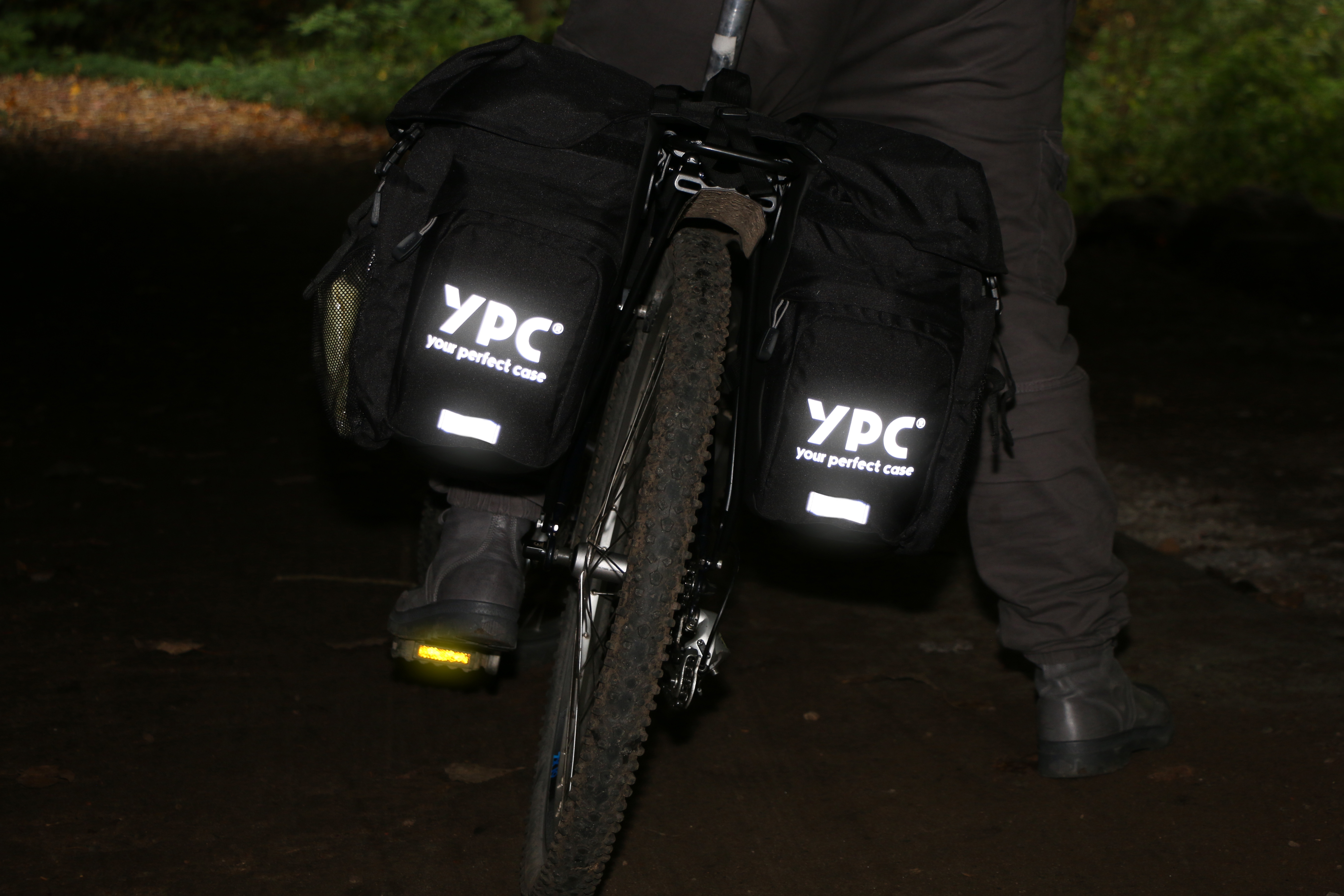 "Outrider" Fahrradtasche für Gepäckträger XL, 42L, wasserabweisend, 50x35x35cm, schwarz