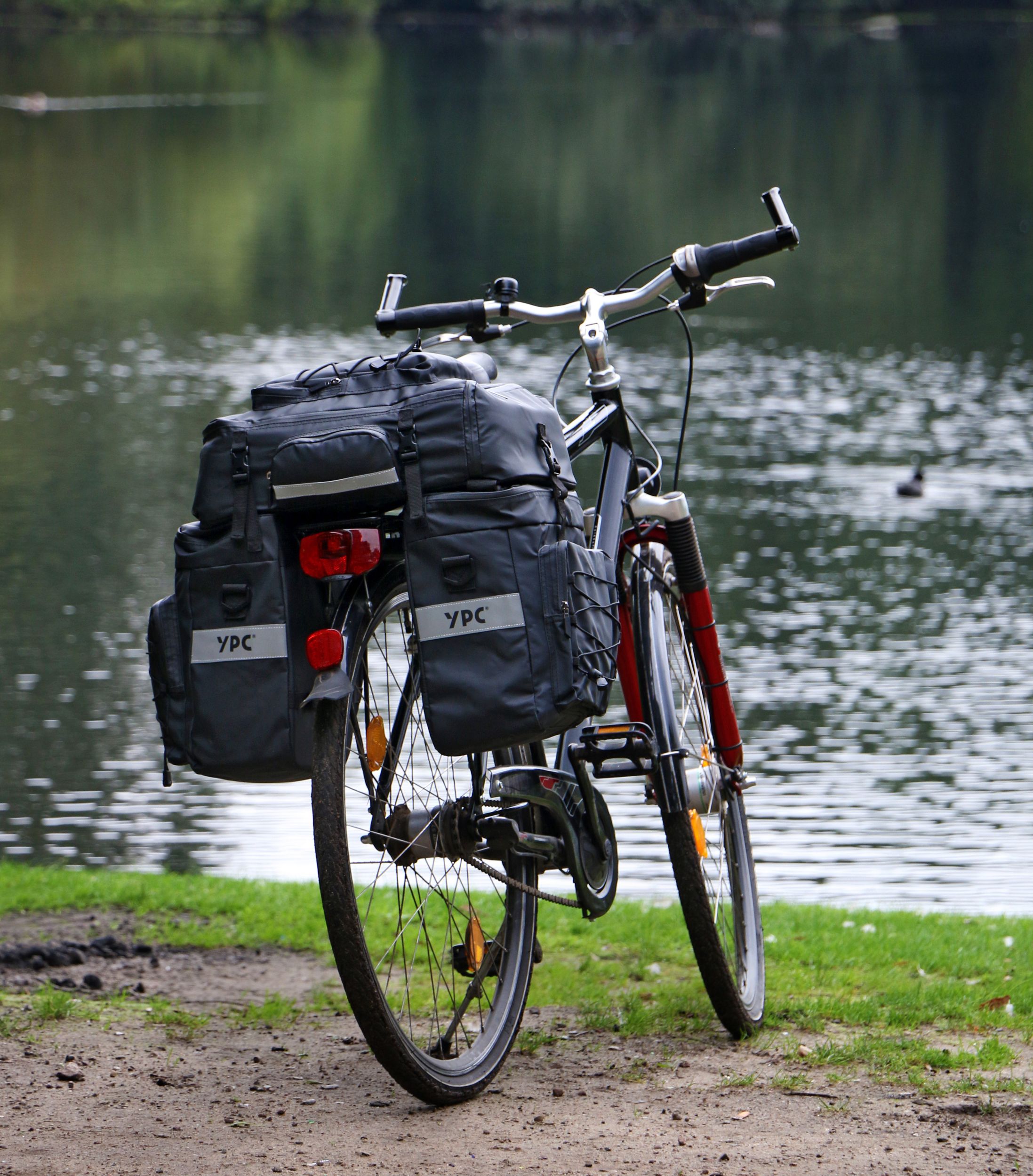 "Voyager" 3 in 1 Fahrradtasche für Gepäckträger XXL, 65L, wasserdicht, 55x50x40cm, schwarz "Voyager" 3 in 1 Fahrradtasche für Gepäckträger XXL, 65L, wasserdicht, 55x50x40cm, schwarz